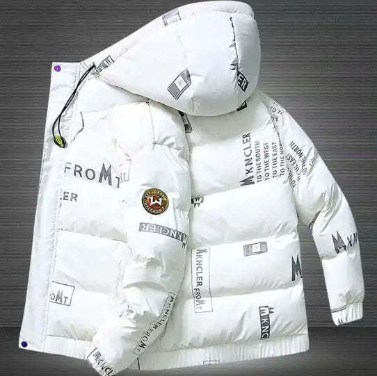 Chaqueta cálida con capucha para niño
