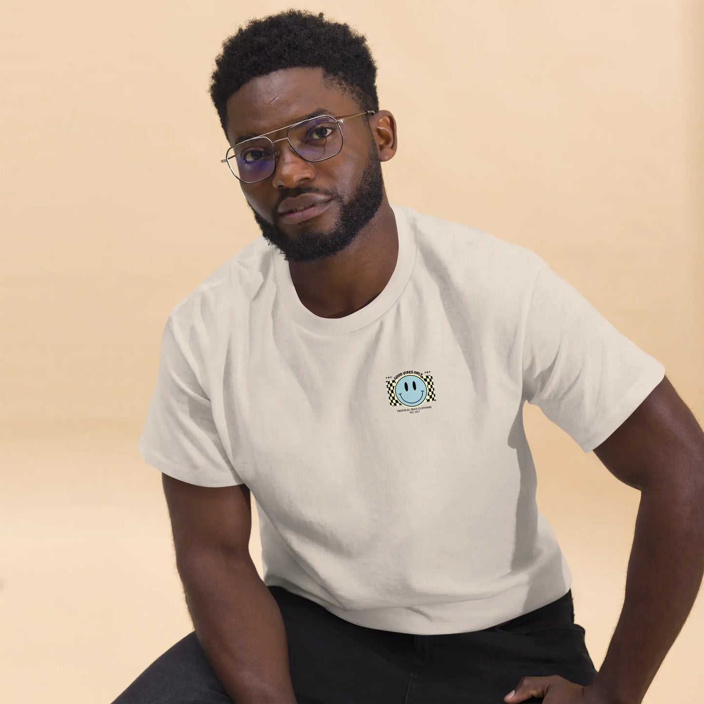 T-shirt classica da uomo con faccina sorridente "Good Vibes"