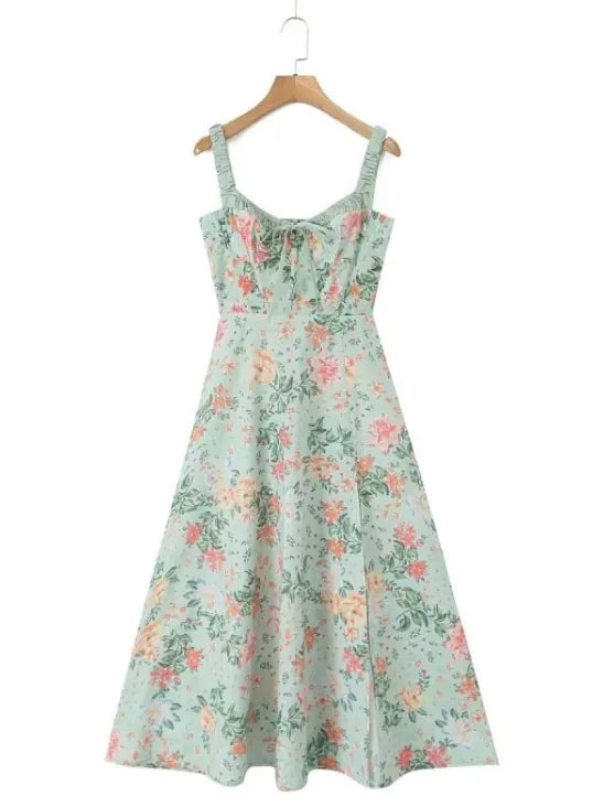 Abito con cinturino floreale da donna.