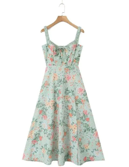 Abito con cinturino floreale da donna.