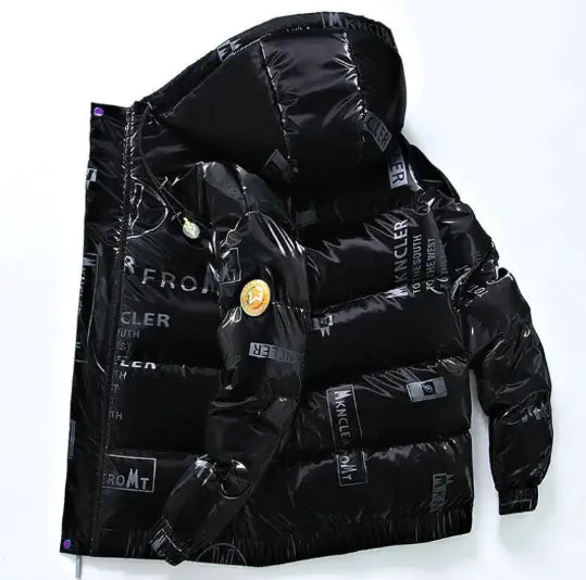 Chaqueta cálida con capucha para niño