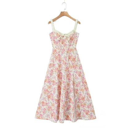 Abito con cinturino floreale da donna.